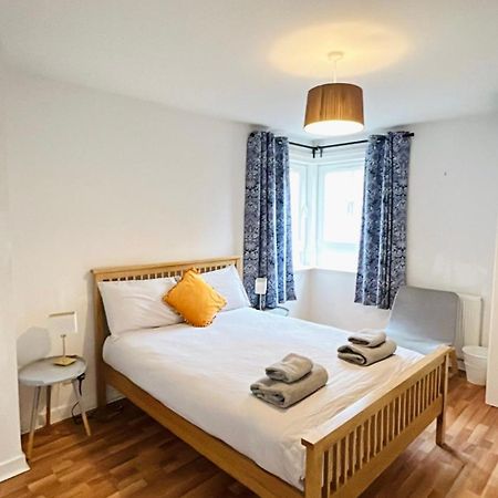 Modern Spacious Retreat Full Fibre Wi-Fi & Free Parking エディンバラ エクステリア 写真