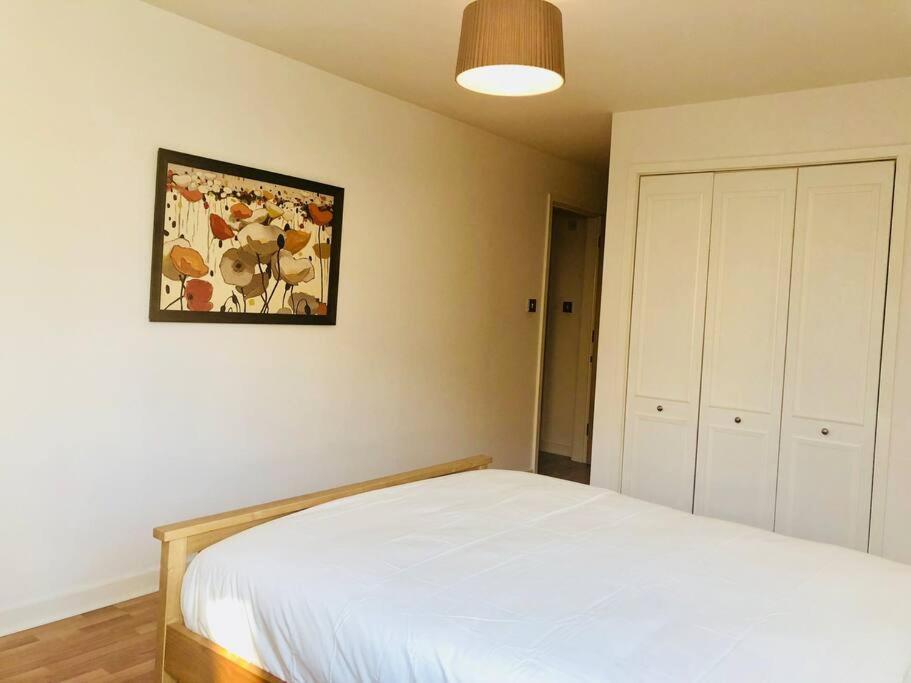 Modern Spacious Retreat Full Fibre Wi-Fi & Free Parking エディンバラ エクステリア 写真