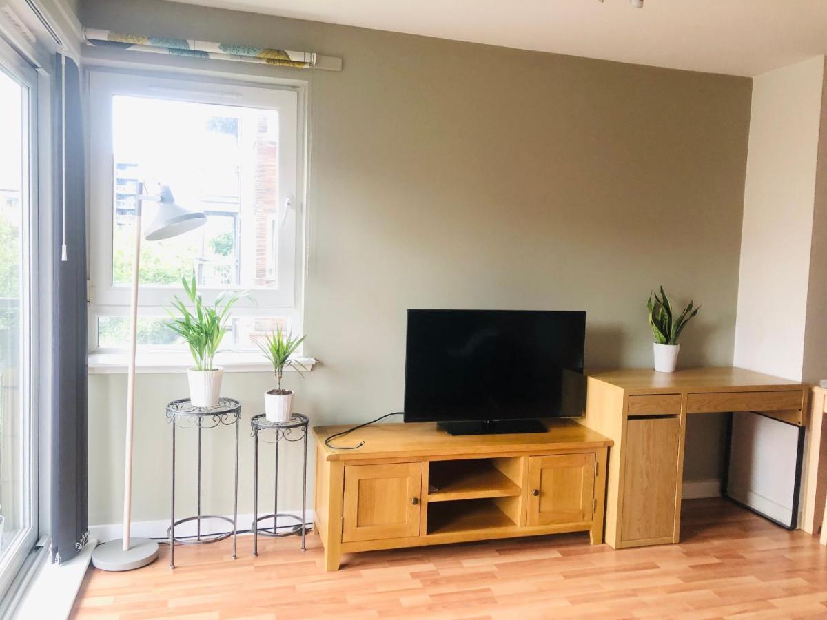 Modern Spacious Retreat Full Fibre Wi-Fi & Free Parking エディンバラ エクステリア 写真