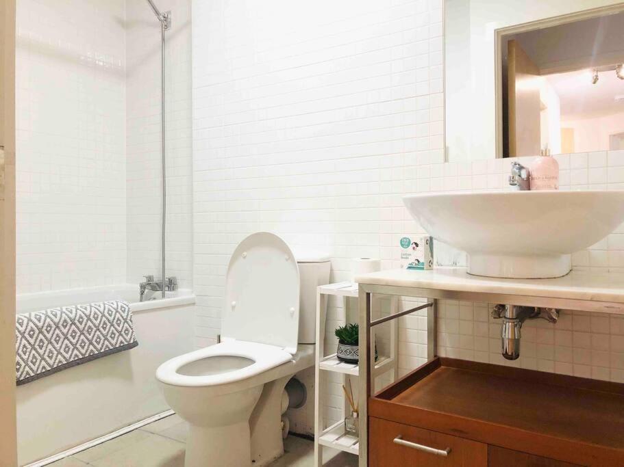 Modern Spacious Retreat Full Fibre Wi-Fi & Free Parking エディンバラ エクステリア 写真