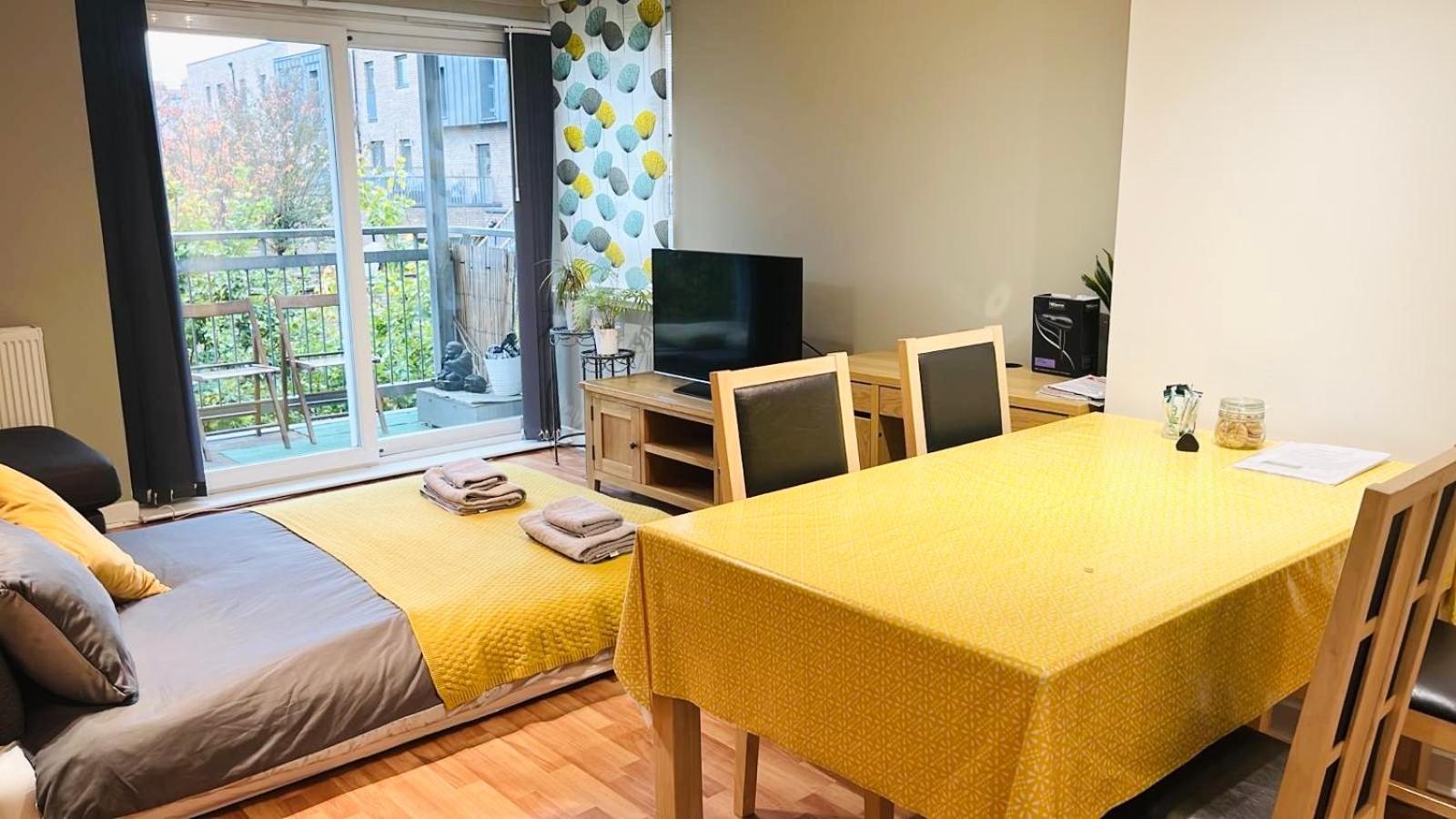 Modern Spacious Retreat Full Fibre Wi-Fi & Free Parking エディンバラ エクステリア 写真
