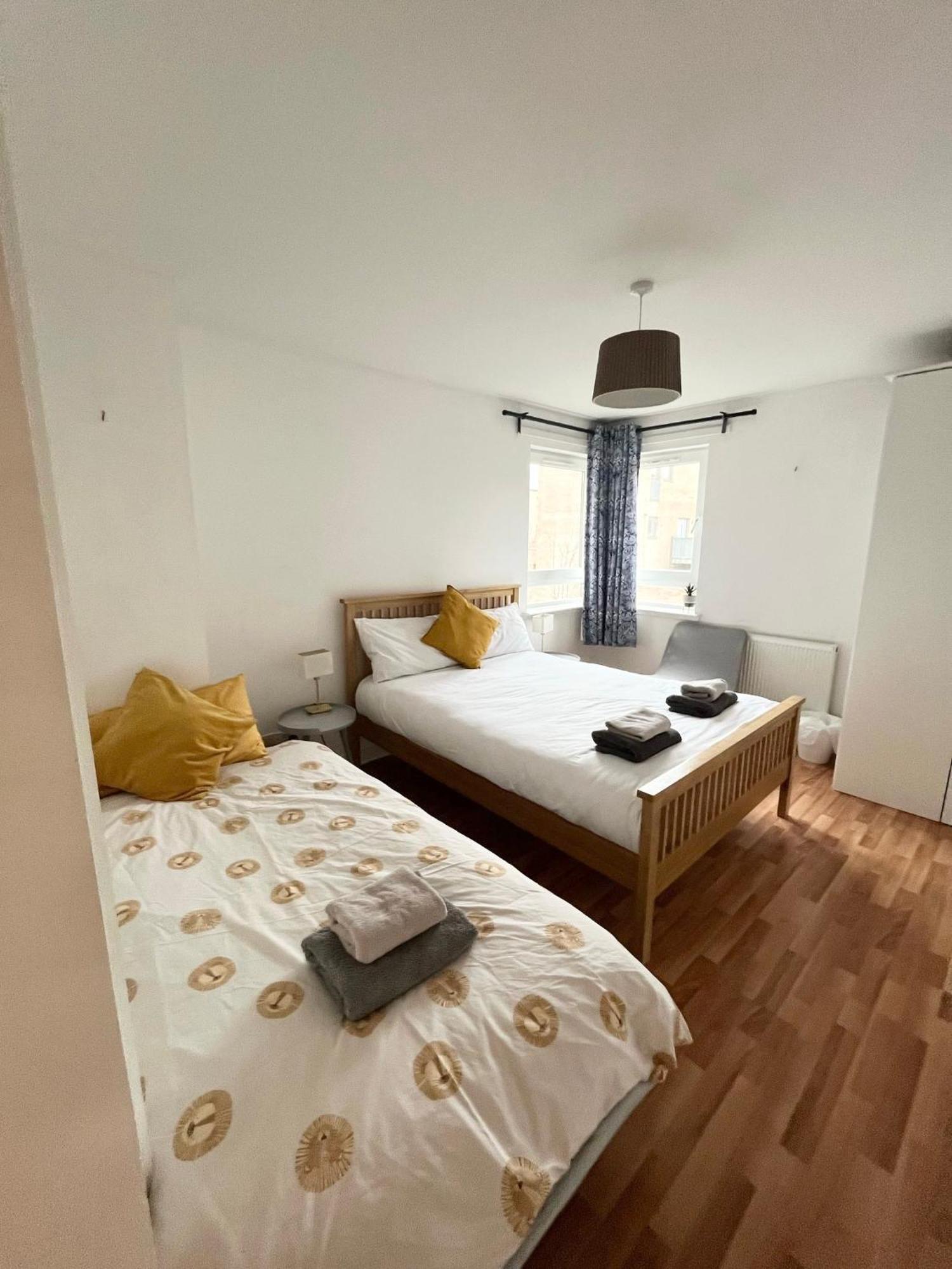 Modern Spacious Retreat Full Fibre Wi-Fi & Free Parking エディンバラ エクステリア 写真