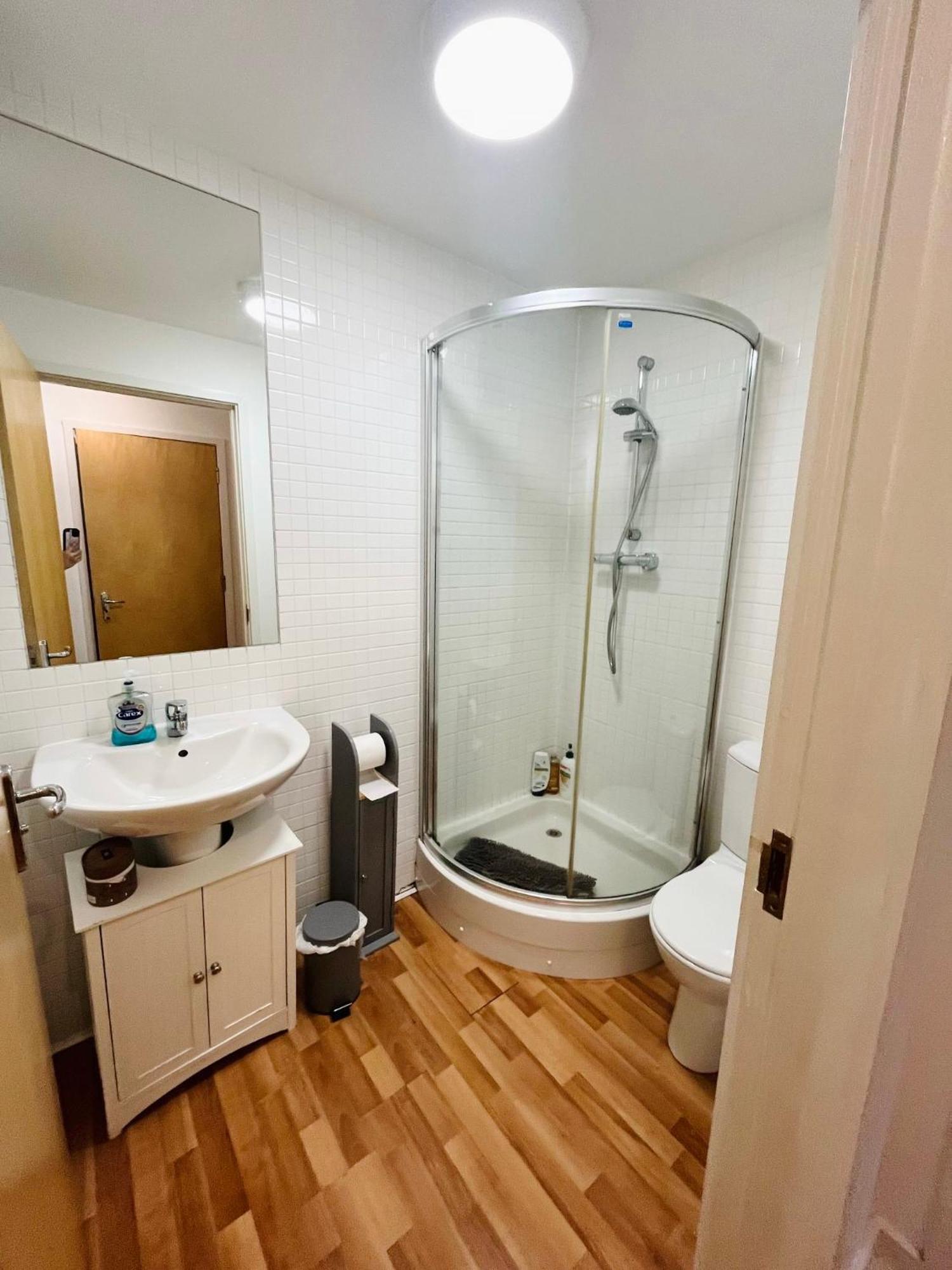 Modern Spacious Retreat Full Fibre Wi-Fi & Free Parking エディンバラ エクステリア 写真